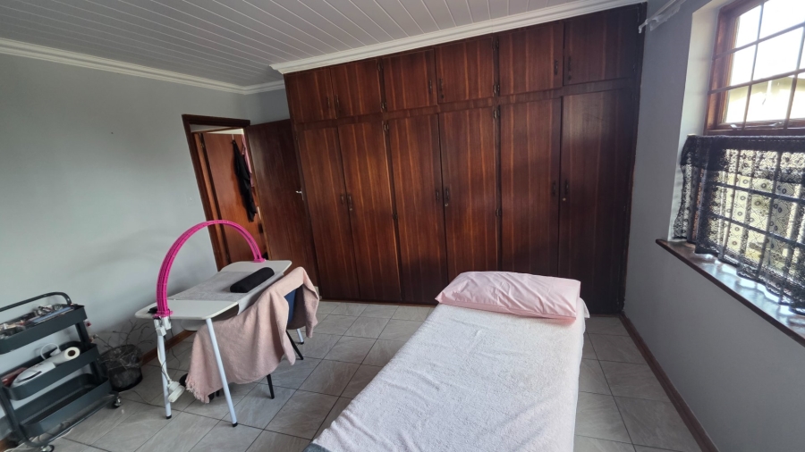 6 Bedroom Property for Sale in Dana Bay Western Cape
